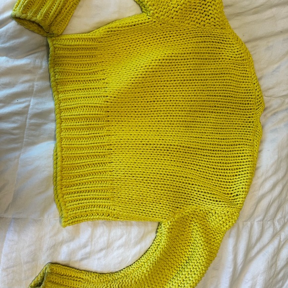 Gently used yellow FREE PEOPLE size M sweater - Picture 4 of 11